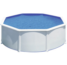 Piscină supraterană umplută cu apă