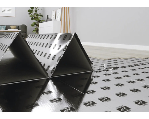 Strat izolator pentru laminat și parchet în camera de zi