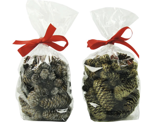 Două pungi cu conuri de pin și fundă ca decorațiuni