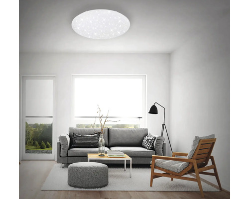 Cameră de zi cu plafonieră