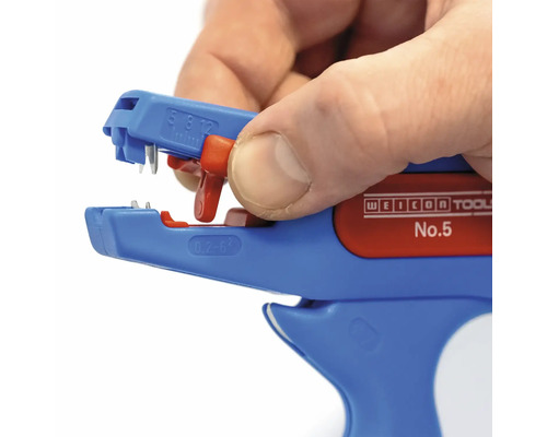 Clește de dezizolat Weicon Tools nr. 5 în uz