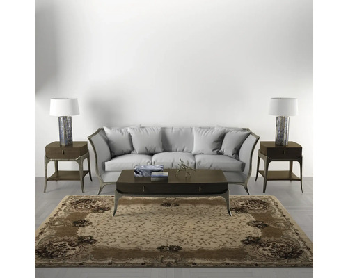 Living cu canapea, covor, măsuță de cafea și măsuțe laterale cu lămpi