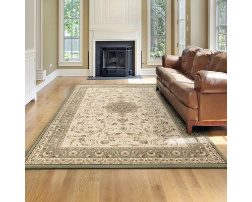 Sufragerie cu covor cu model floral și canapea de piele