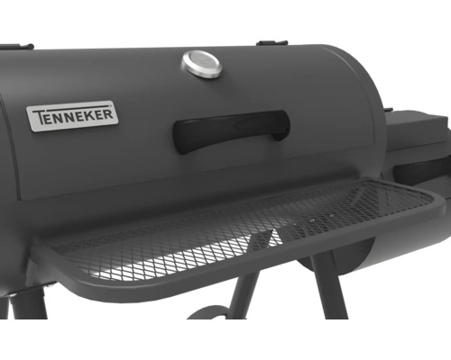 Sigla Tenneker pe un grătar tip smoker