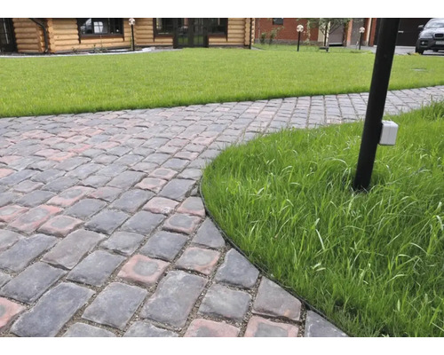 Alei de grădină din piatră cubică cu gazon