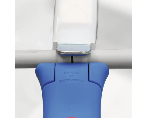 Vizualizare detaliată a unui suport de mop cu inscripția ''Made in Germany''.