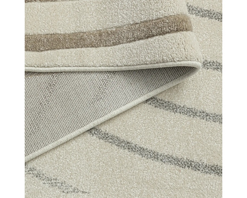 Prim-plan cu un covor cu model în dungi