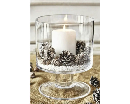 Lumânare decorativă în vază de sticlă cu conuri de pin și pietre