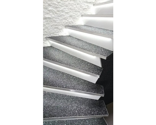 Scară cu trepte sclipitoare și iluminare LED