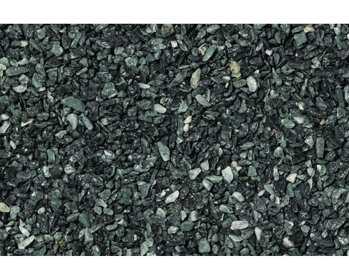 Prim-plan cu pietriș decorativ