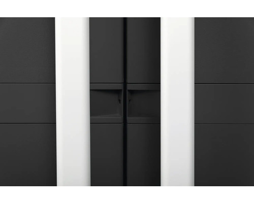 Imagine detaliată a unui dulap de scule cu mânere