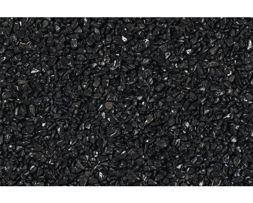 Prim-plan cu pietriș decorativ negru