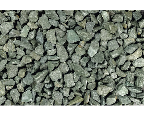 Prim-plan cu pietriș decorativ