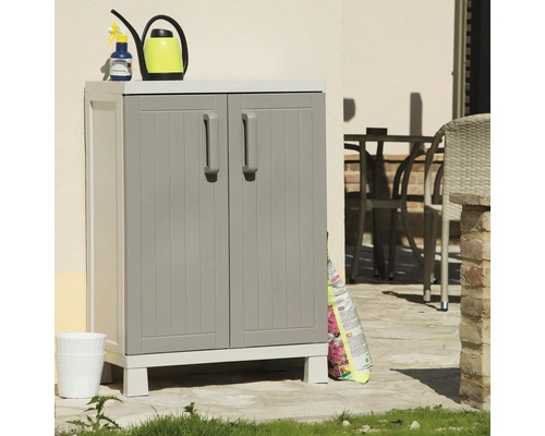 Dulap de grădină cu două uși, cu stropitoare și pulverizator, afară