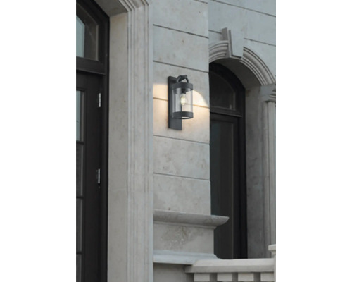 Lumină de perete cu cilindru de sticlă pentru exterior pe peretele casei