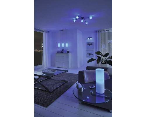 Living cu plafonieră, pendul și lampă de masă pentru iluminat ambiental