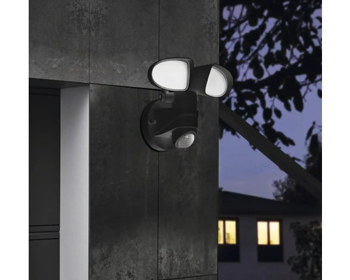 Reflector LED negru cu senzor de mișcare pentru montare exterioară