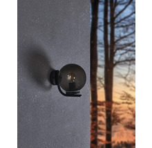 Lampa de perete cu abajur rotund din sticlă fumurie și suport negru pe perete