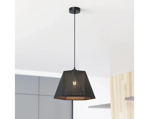 Lustr negru cu abajur geometric și model filigranat