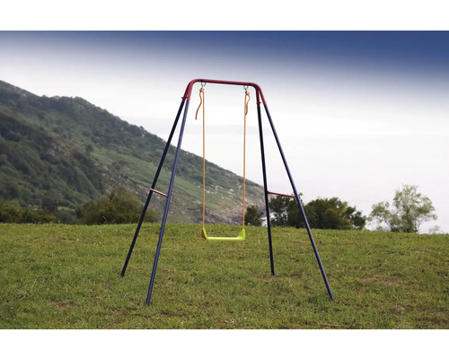 Leagăn cu scaun de leagăn pe un gazon