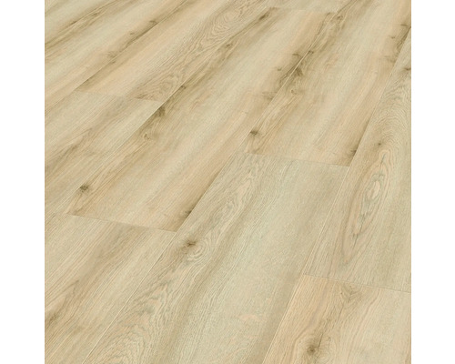 Prim-plan cu parchet laminat montat