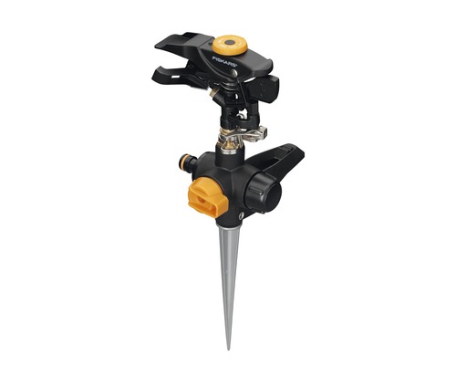 Aspersor Fiskars cu țăruș pentru irigarea grădinii