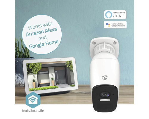 Cameră de supraveghere inteligentă lângă o tabletă, compatibilă cu Amazon Alexa și Google Home