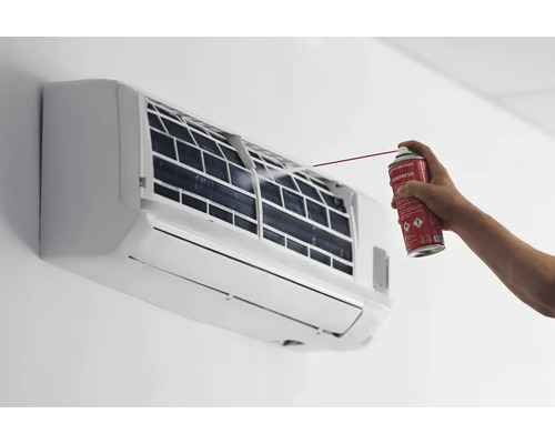 Curățarea unui aparat de aer condiționat cu un produs de curățare pentru aparate de aer condiționat