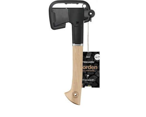 Topor Fiskars cu mâner din lemn și protecție pentru lamă