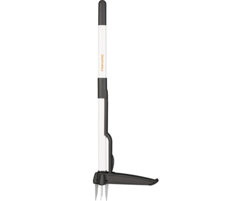 Logo Fiskars pe un dispozitiv de scos buruieni