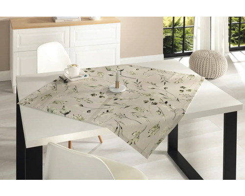 Față de masă decorativă cu model floral pe masă