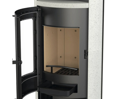 Șemineu cu ușa deschisă pentru lemne de foc