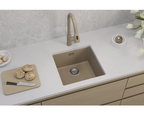 Chiuvetă de bucătărie cu robinet într-o bucătărie modernă