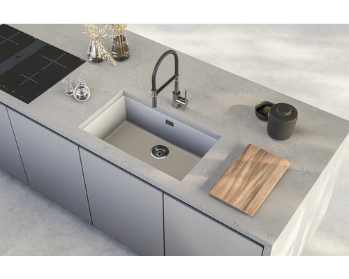 Chiuvetă încorporată în blat de bucătărie cu robinet și plită