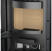 Imagine detaliată cu un șemineu cu focar deschis