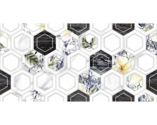 Plăci hexagonale cu motive de marmură, flori și fluturi