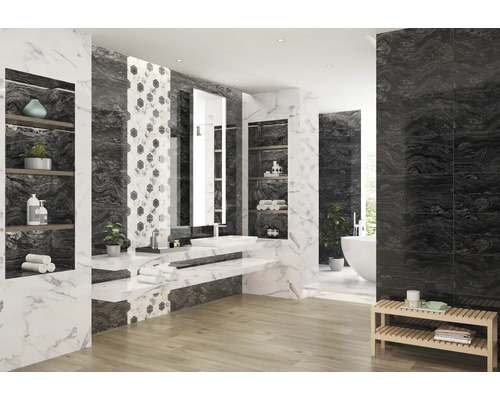 Baie modernă cu gresie de marmură alb-negru și podea din lemn