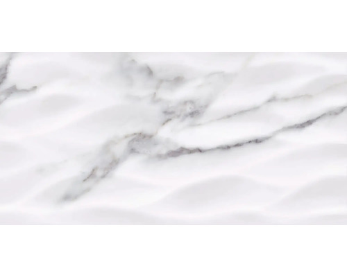 Placă albă cu aspect de marmură și suprafață ondulată