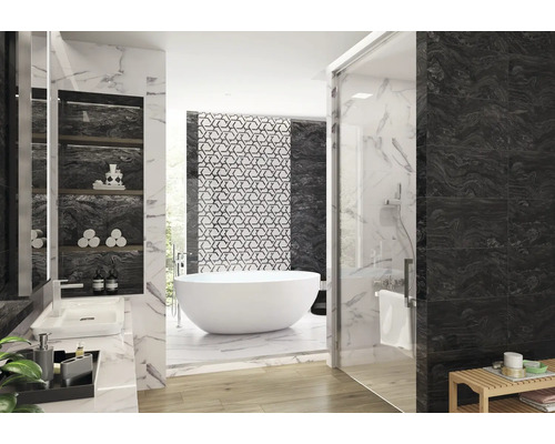 Baie luminoasă cu cadă freestanding, chiuvetă și cabină de duș