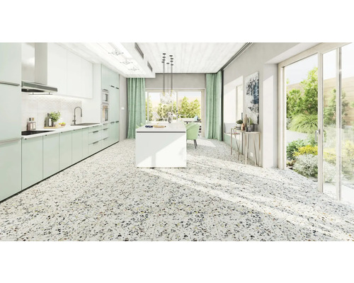 Bucătărie luminoasă cu insulă, dulapuri încorporate, chiuvetă și podea de terrazzo.