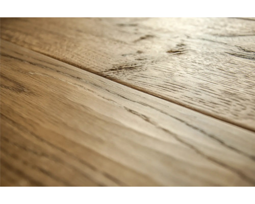 Prim-plan cu o podea din lemn