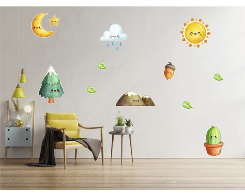 Decorarea camerei cu autocolante de perete cu motive forestiere și fotoliu galben