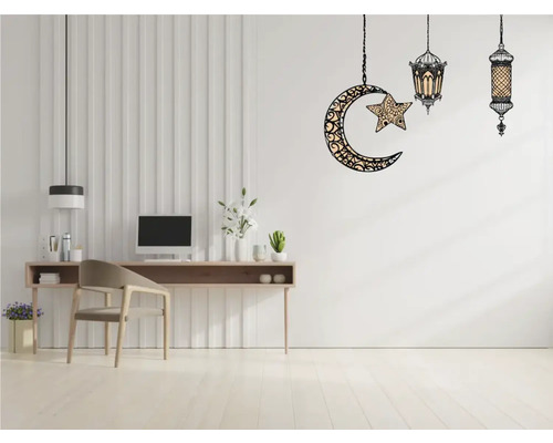 Birou modern cu birou, scaun și decor de perete cu lună, stea și felinare.