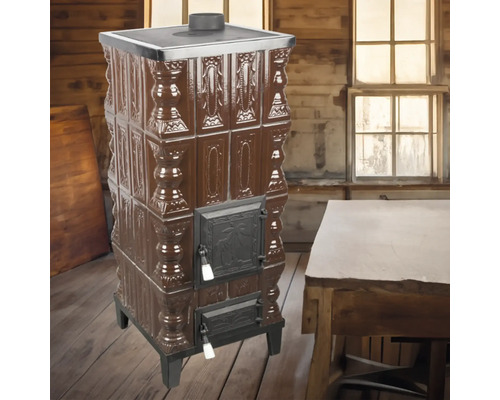 Șemineu cu placare ceramică într-o cameră