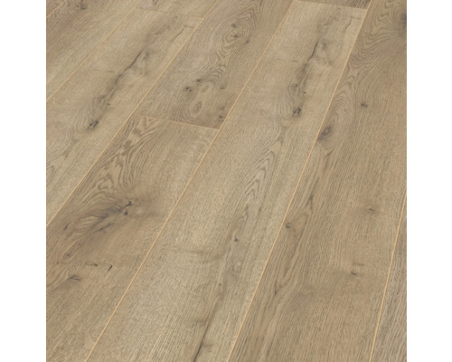 Prim-plan cu podea laminată de culoare deschisă cu aspect de lemn