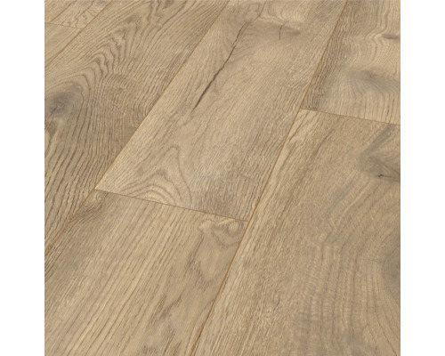 Prim-plan cu podea laminată cu textură de lemn