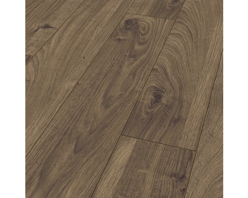 Prim-plan cu podea laminată cu aspect de lemn