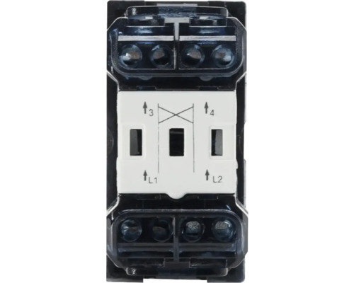 Prim-plan al unui întrerupător electric cu borne de conectare