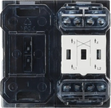 Vizualizare detaliată a unui întrerupător electric cu borne