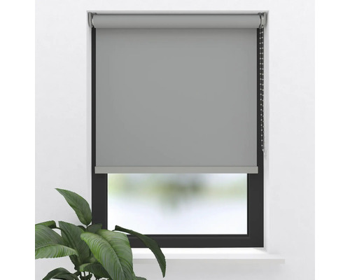 Rulou gri pe fereastră cu lanț de tragere